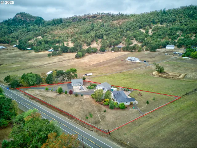 $860,000 | 4321 Happy Valley Road, Roseburg, OR 97471