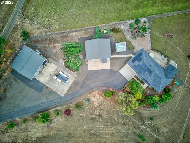 $860,000 | 4321 Happy Valley Road, Roseburg, OR 97471