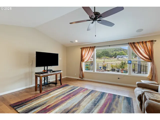 $860,000 | 4321 Happy Valley Road, Roseburg, OR 97471