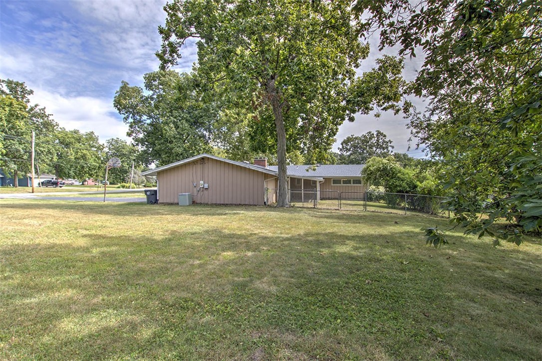 2207 Forest Crest Drive Decatur, IL 62521 - Photo 25 of 31