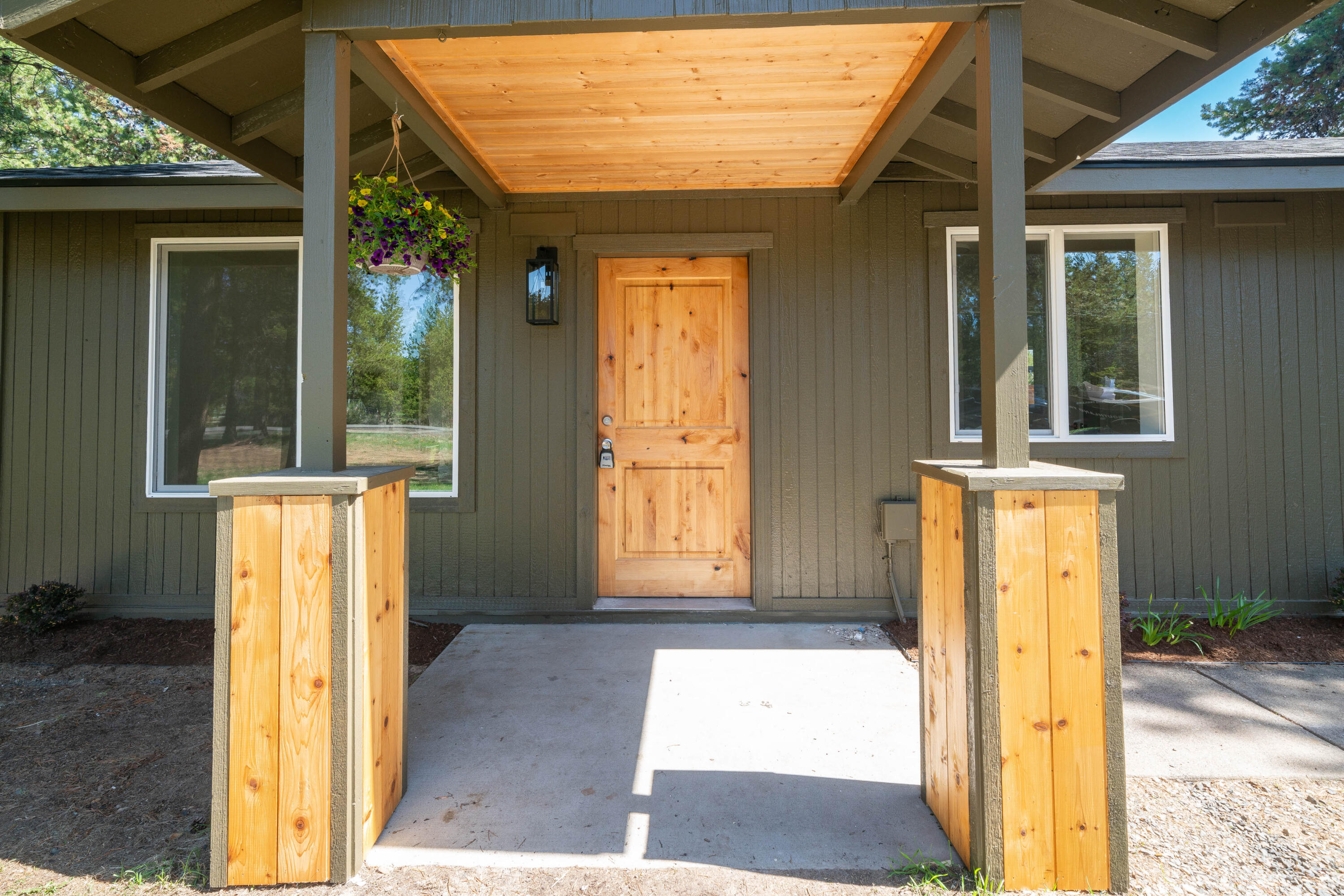 56074 Snow Goose Road Bend, OR 97707 - Photo 5 of 28 DSC04264