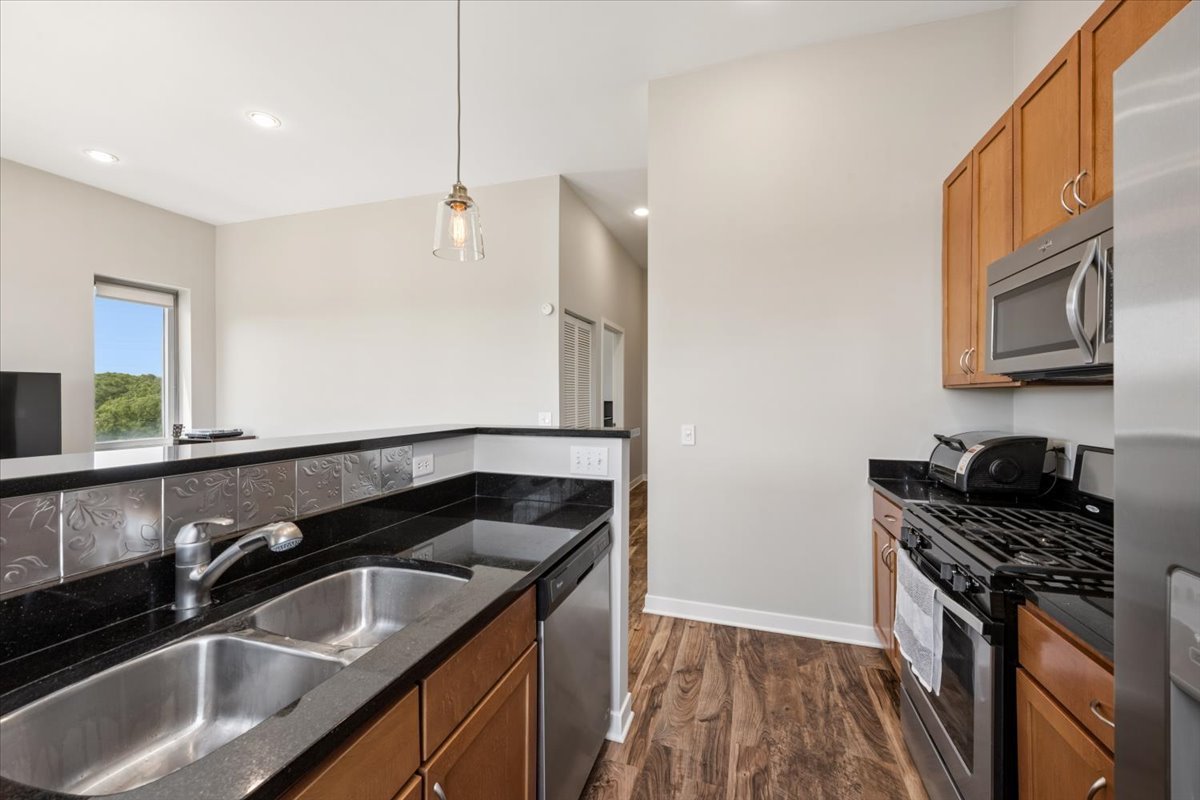 3920 North Sheridan Road, Unit 505 Chicago, IL 60613 - Photo 13 of 26