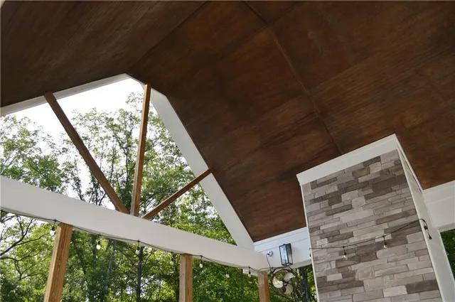 a en suite bathroom with a sink and a mirror