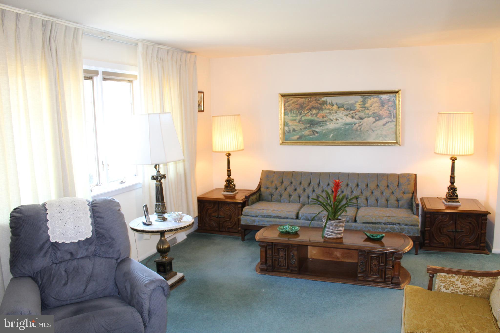 902 Mearns Road Warminster, PA 18974 - Photo 4 of 24 Living Room