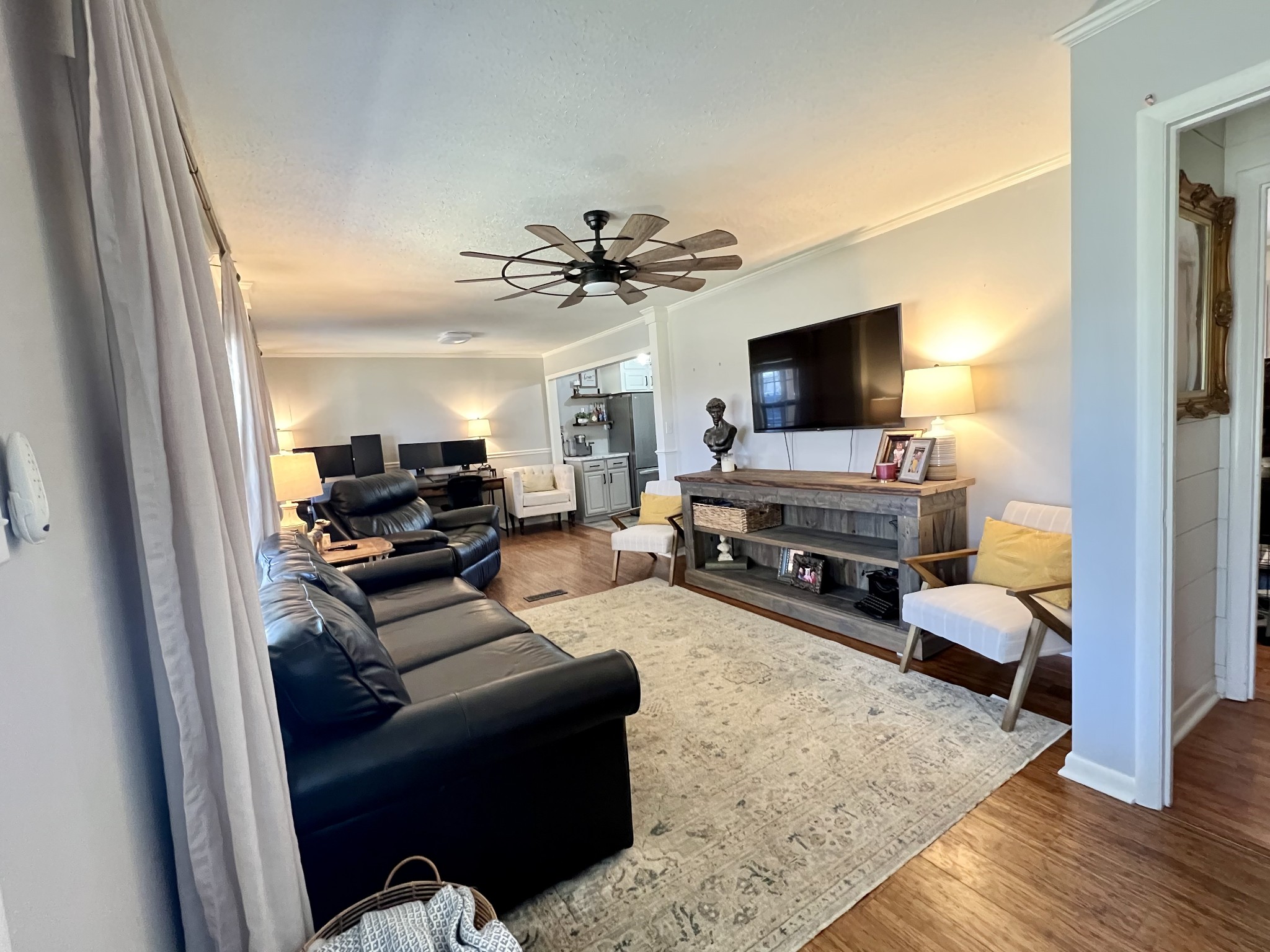 289 Patrick Road Fayetteville, TN 37334 - Photo 3 of 20 a living room with furniture and a flat screen tv