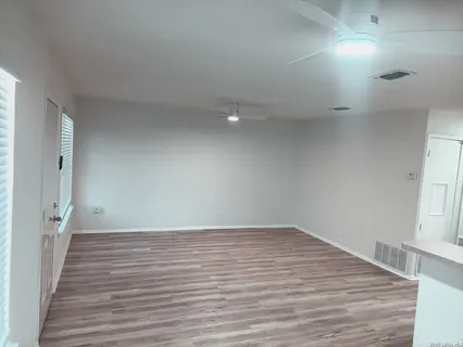 $1,450 | 7526 Valley Oak, Live Oak, TX 78233