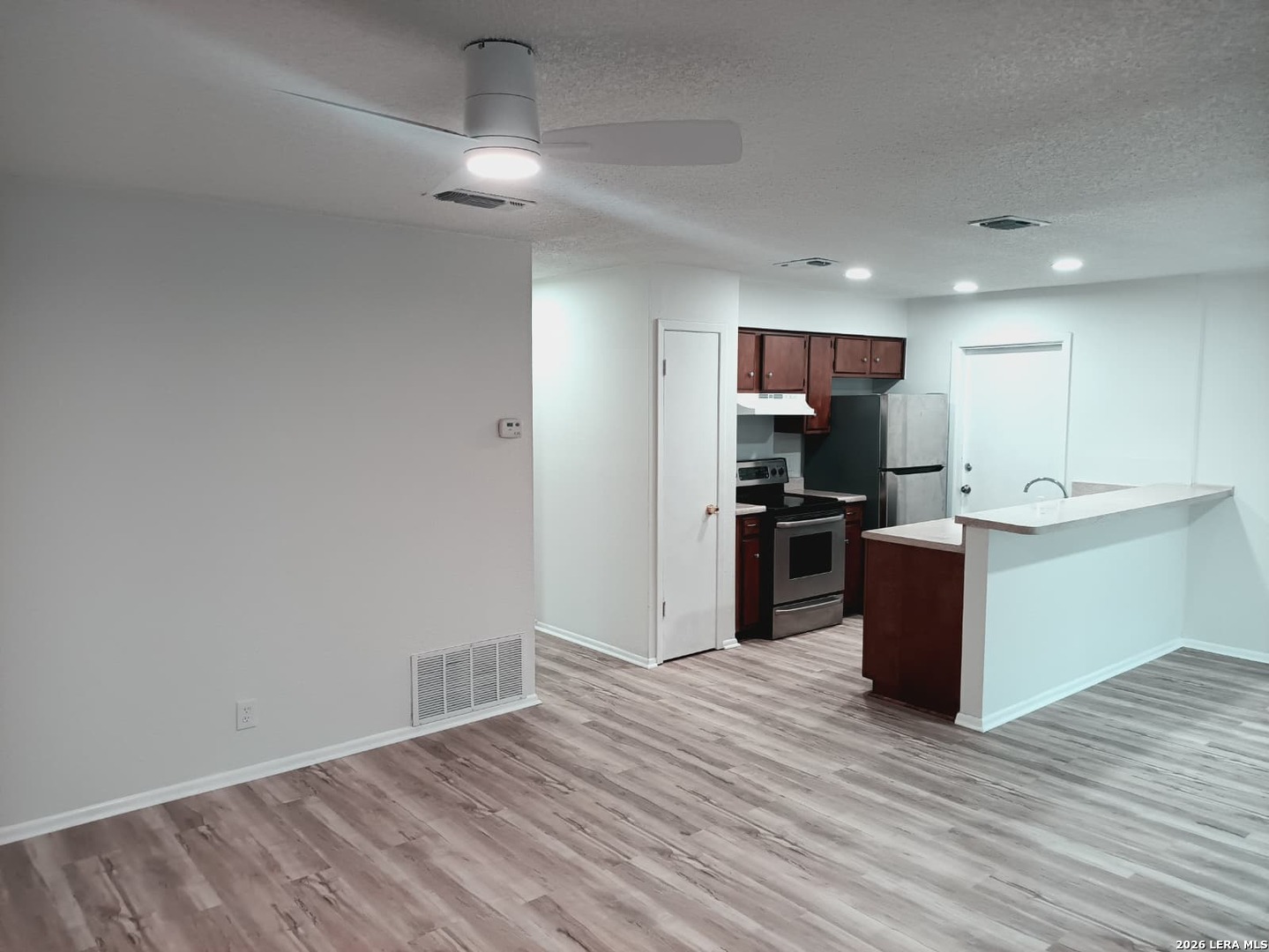 7526 Valley Oak Live Oak, TX 78233 - Photo 4 of 15