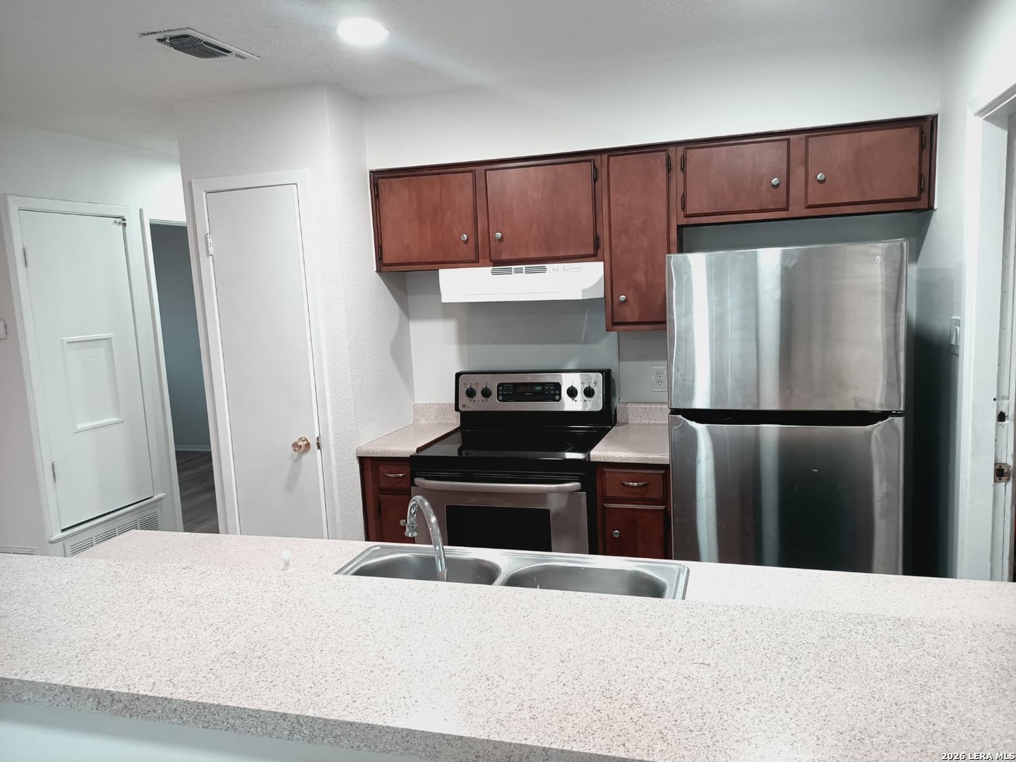 7526 Valley Oak Live Oak, TX 78233 - Photo 5 of 15