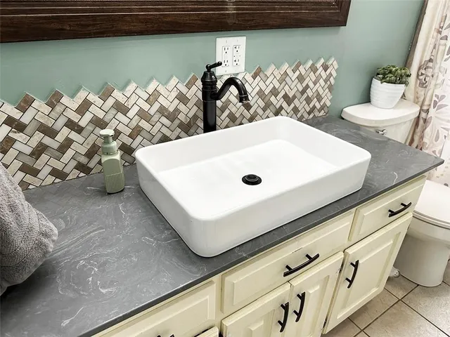 $269,900 | 400 Beverly Avenue, Excelsior Springs, MO 64024