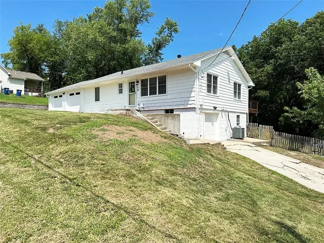 $269,900 | 400 Beverly Avenue, Excelsior Springs, MO 64024