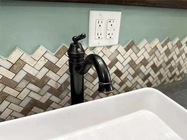 $269,900 | 400 Beverly Avenue, Excelsior Springs, MO 64024