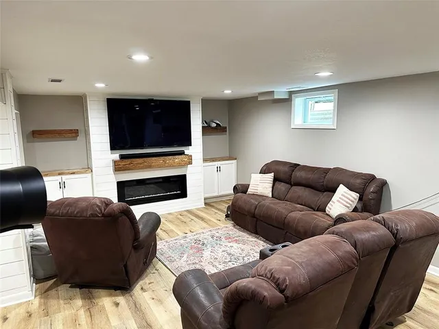 $269,900 | 400 Beverly Avenue, Excelsior Springs, MO 64024