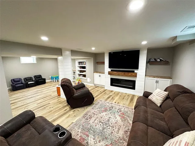 $269,900 | 400 Beverly Avenue, Excelsior Springs, MO 64024