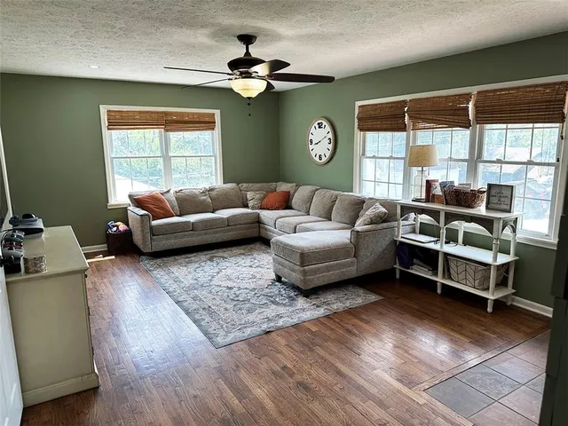 $269,900 | 400 Beverly Avenue, Excelsior Springs, MO 64024