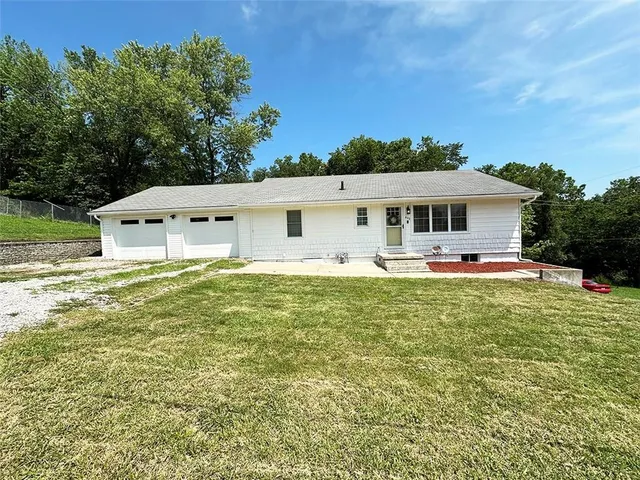 $269,900 | 400 Beverly Avenue, Excelsior Springs, MO 64024