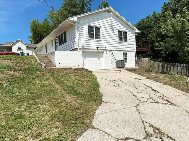$269,900 | 400 Beverly Avenue, Excelsior Springs, MO 64024