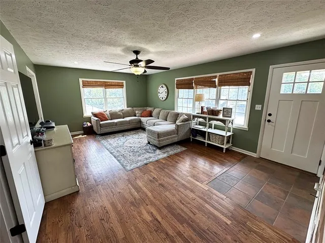 $269,900 | 400 Beverly Avenue, Excelsior Springs, MO 64024