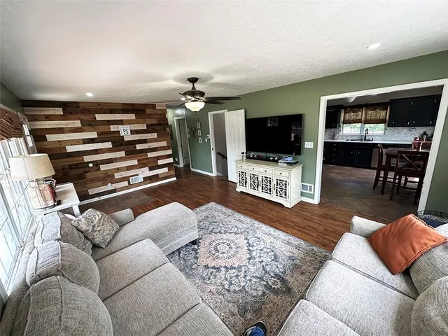 $269,900 | 400 Beverly Avenue, Excelsior Springs, MO 64024