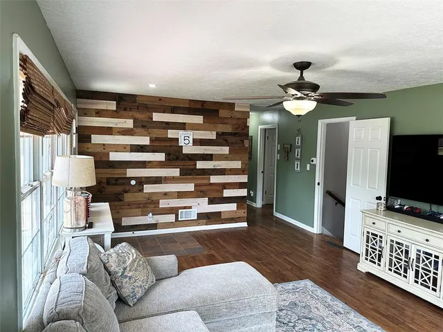 $269,900 | 400 Beverly Avenue, Excelsior Springs, MO 64024