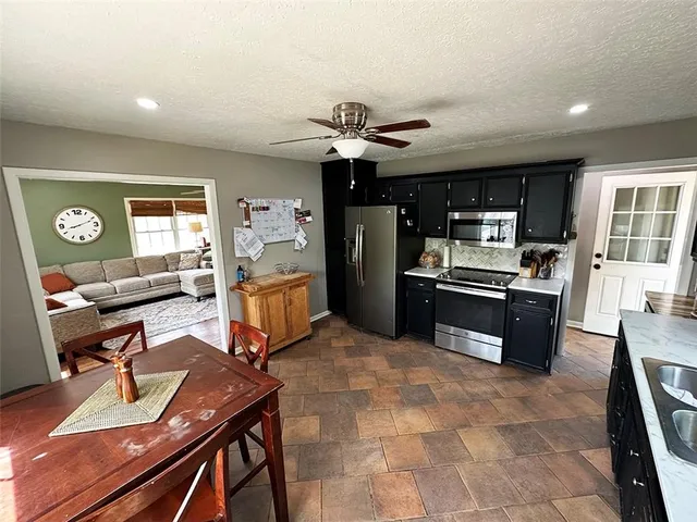 $269,900 | 400 Beverly Avenue, Excelsior Springs, MO 64024