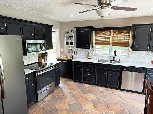 $269,900 | 400 Beverly Avenue, Excelsior Springs, MO 64024