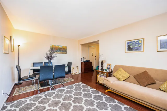$298,000 | 38-15 149th Street, Unit 1G | Murray Hill - Flushing