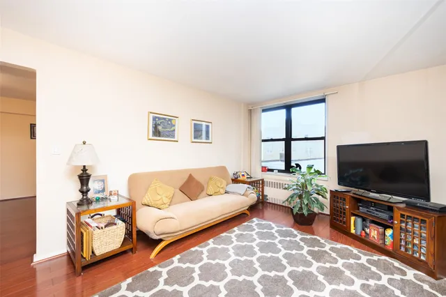 $298,000 | 38-15 149th Street, Unit 1G | Murray Hill - Flushing