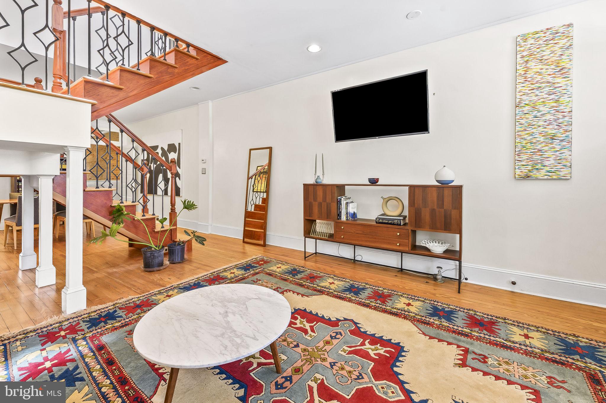 3831 Roland Avenue Baltimore, MD 21211 - Photo 9 of 32 Living Room