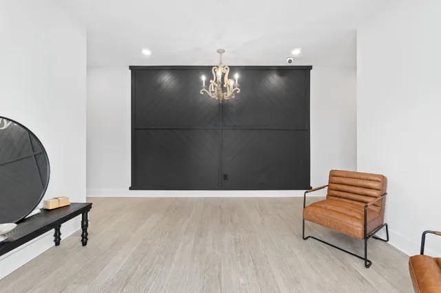 a view of livingroom with furniture