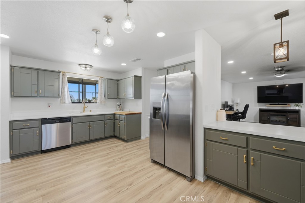 16239 Chippewa Road Apple Valley, CA 92307 - Photo 4 of 64 Gallery Image 4