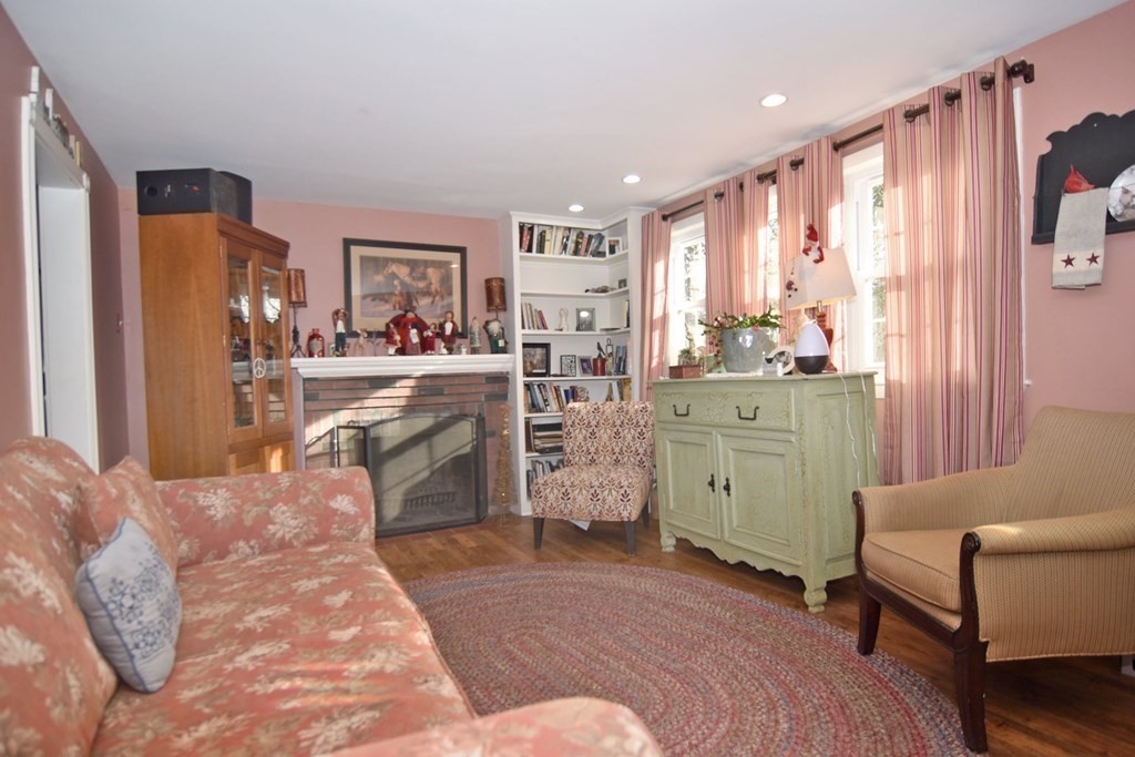 9 Munroe Drive Plainville, MA 02762 - Photo 16 of 28