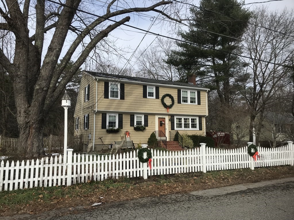 9 Munroe Drive Plainville, MA 02762 - Photo 2 of 28