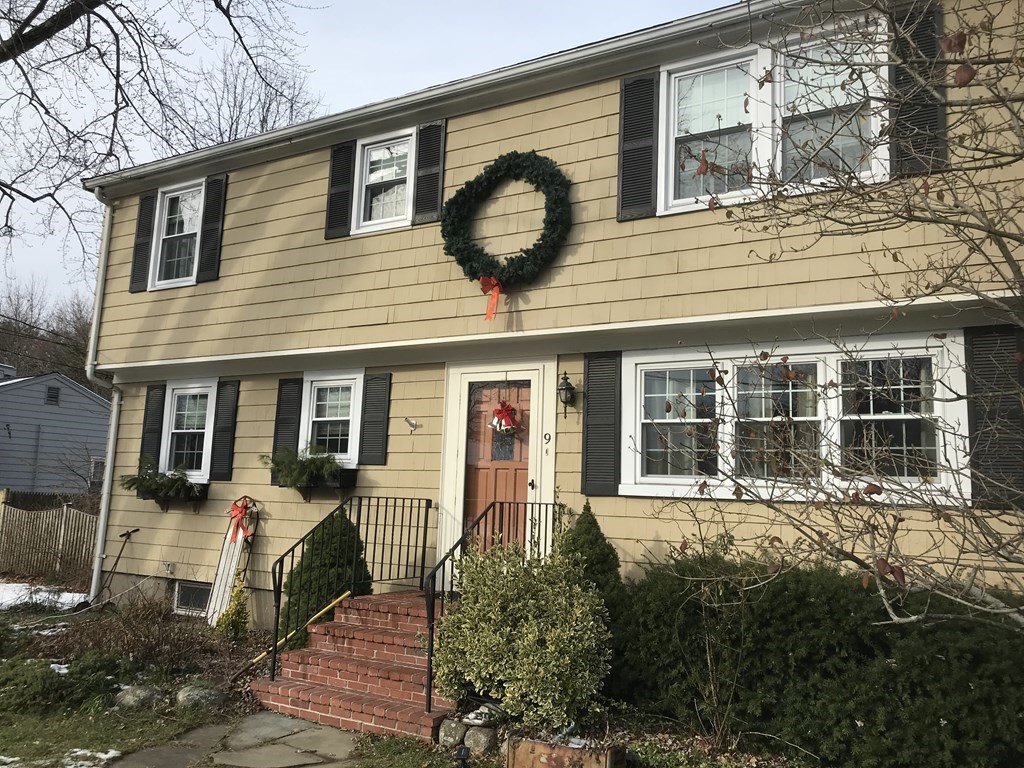 9 Munroe Drive Plainville, MA 02762 - Photo 3 of 28