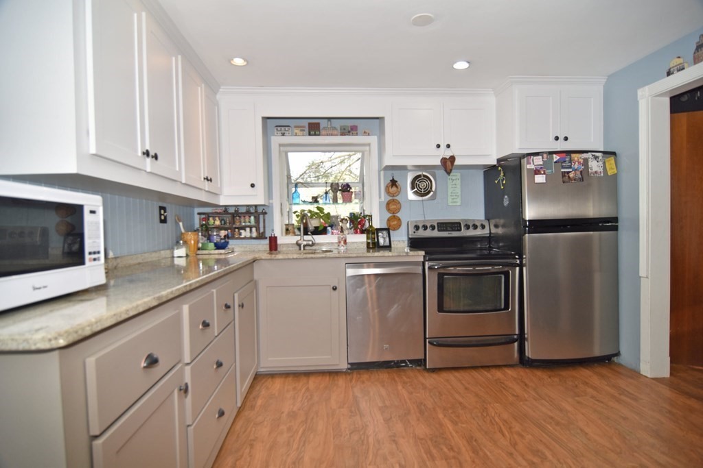 9 Munroe Drive Plainville, MA 02762 - Photo 8 of 28