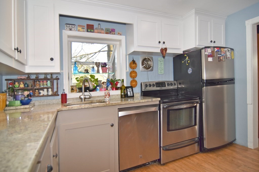 9 Munroe Drive Plainville, MA 02762 - Photo 9 of 28