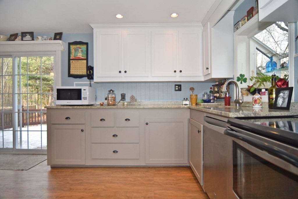 9 Munroe Drive Plainville, MA 02762 - Photo 10 of 28