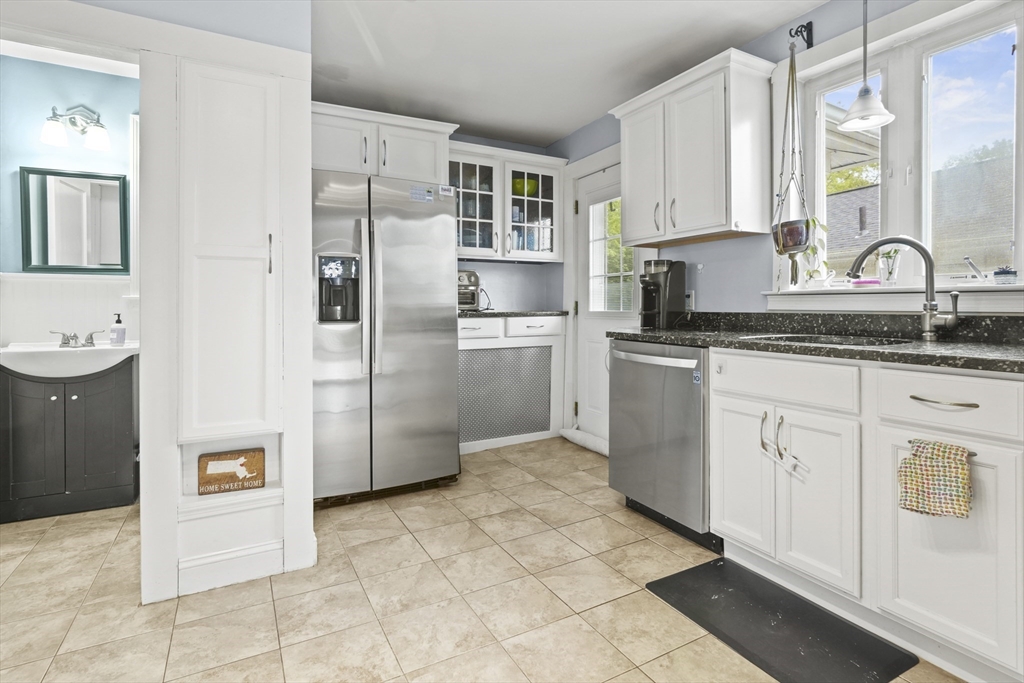 23 Bower Road Braintree, MA 02184 - Photo 6 of 30 Gallery Image 6