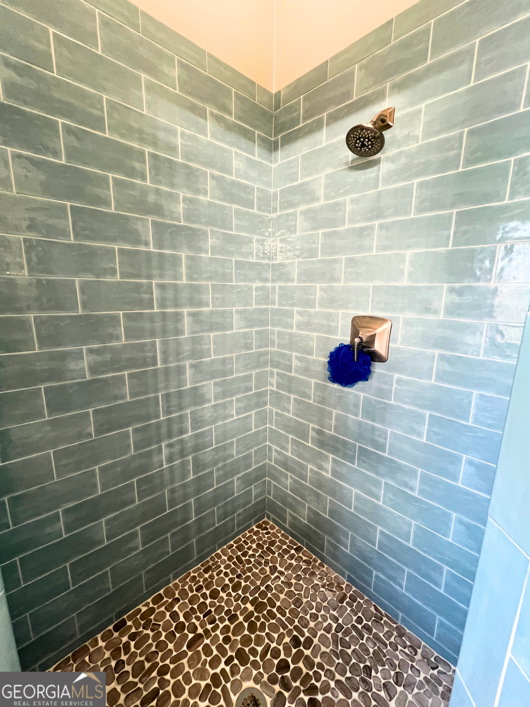 202 Bent Tree Court St. Marys, GA 31558 - Photo 16 of 25 a bathroom with a shower