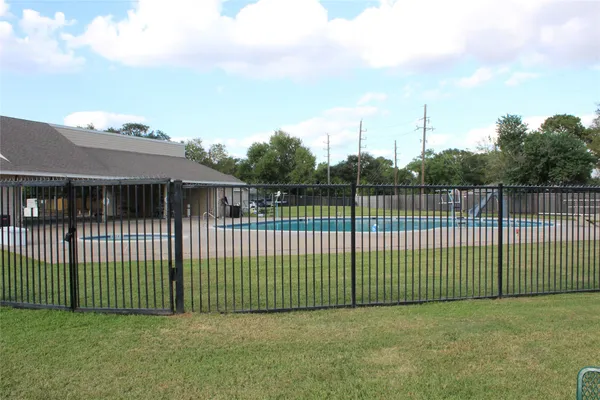 a view of a tennis court