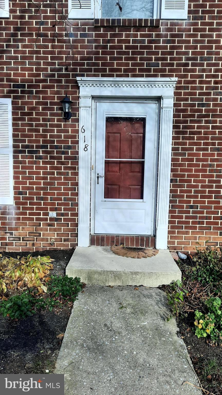 618 Colonial View Road Mechanicsburg, PA 17055 - Photo 2 of 23 a front view of a house with a yard