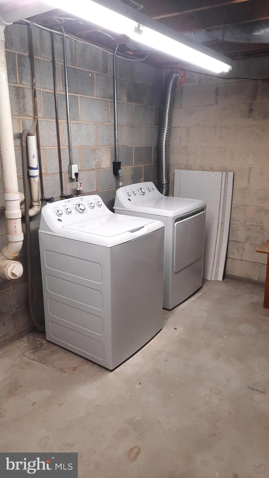 618 Colonial View Road Mechanicsburg, PA 17055 - Photo 23 of 23 a utility room with dryer and washer