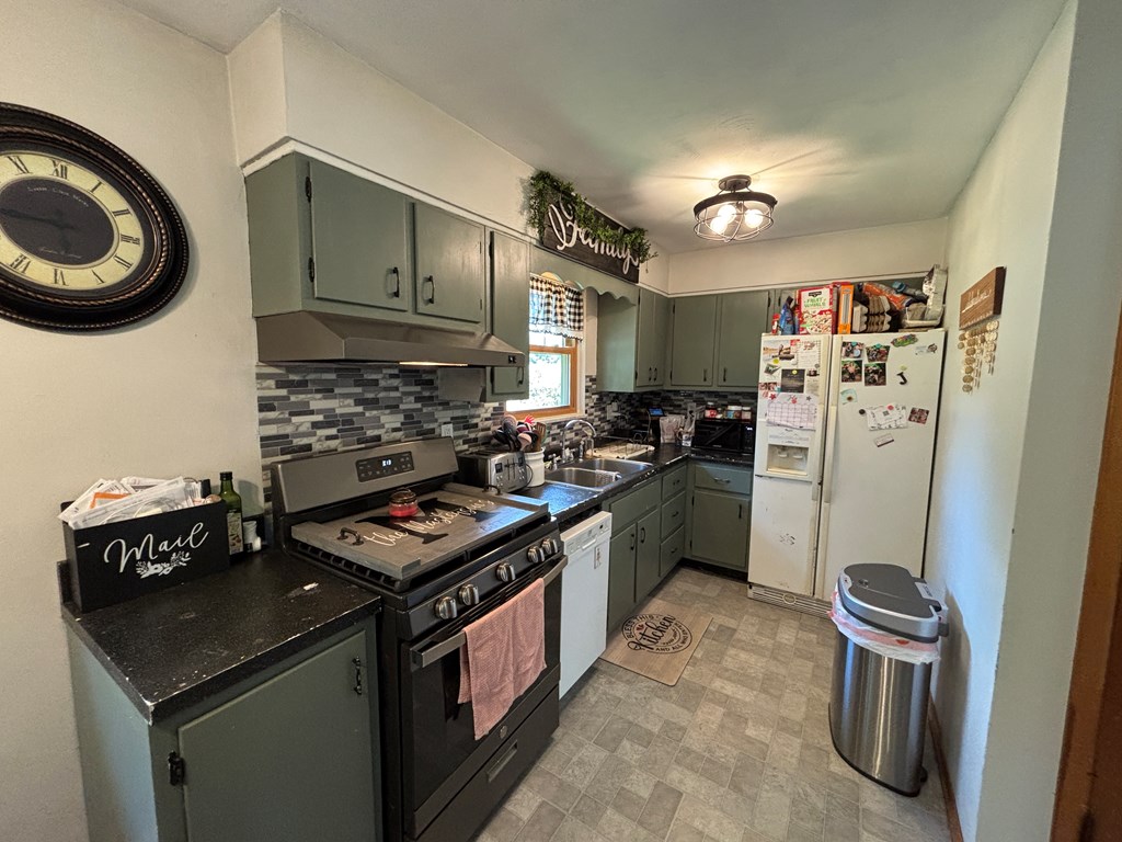 1207 Mercer Road Franklin, PA 16323 - Photo 12 of 21
