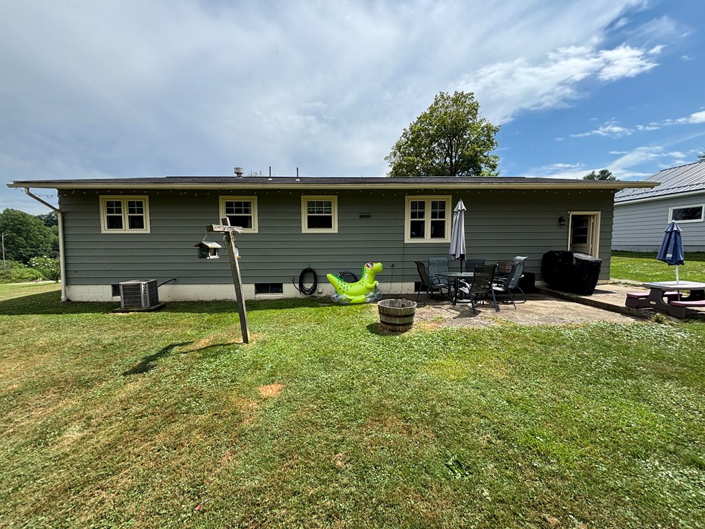 1207 Mercer Road Franklin, PA 16323 - Photo 3 of 21