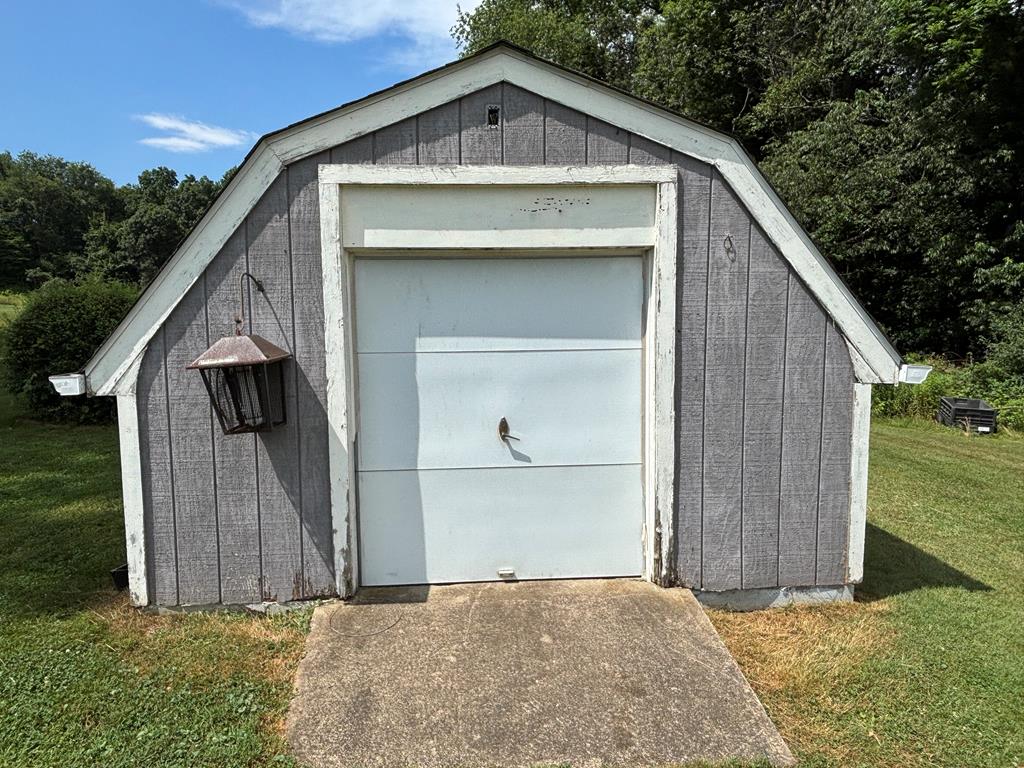 1207 Mercer Road Franklin, PA 16323 - Photo 7 of 21