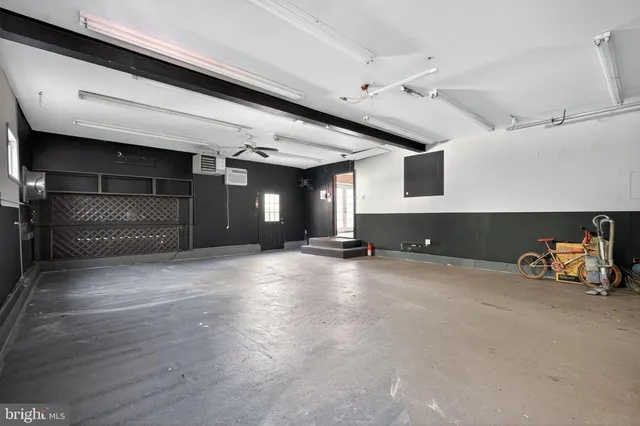a view of a livingroom with furniture and garage