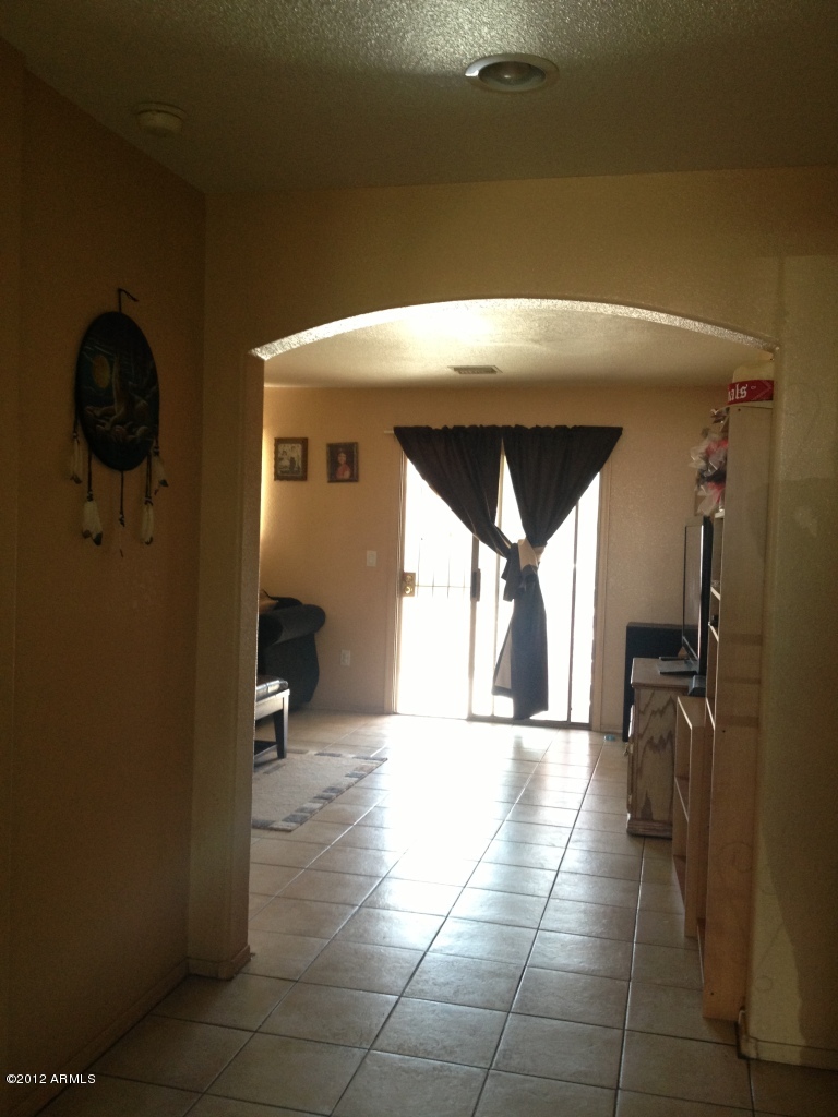 2527 East Wier Avenue Phoenix, AZ 85040 - Photo 4 of 10 Entrance