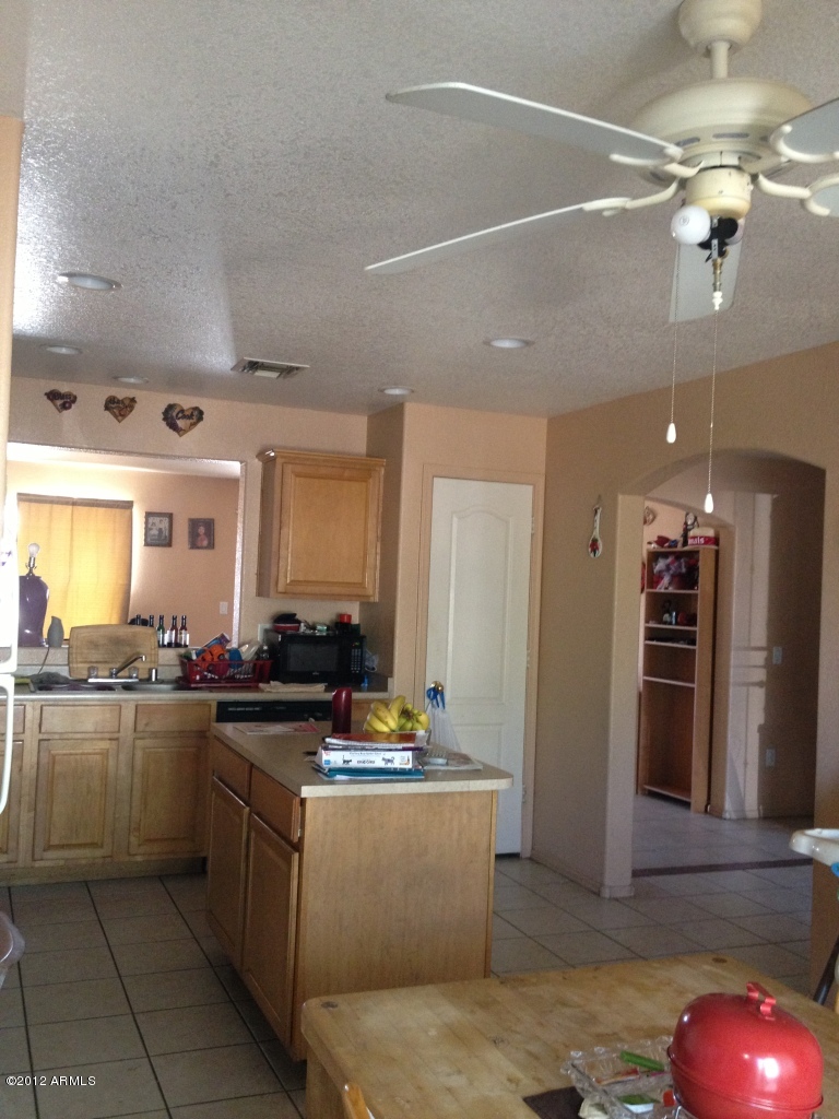 2527 East Wier Avenue Phoenix, AZ 85040 - Photo 5 of 10 Kitchen