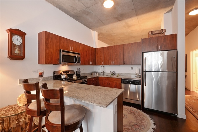 235 West Van Buren Street, Unit 2216 Chicago, IL 60607 - Photo 3 of 10