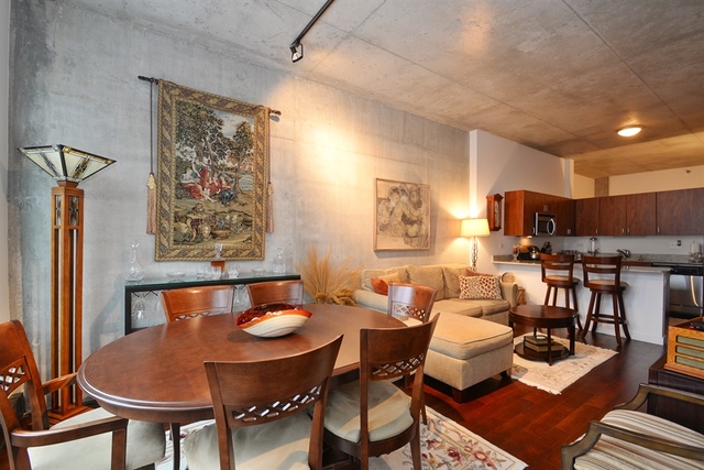 235 West Van Buren Street, Unit 2216 Chicago, IL 60607 - Photo 4 of 10