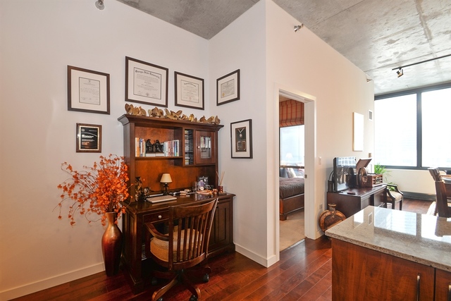235 West Van Buren Street, Unit 2216 Chicago, IL 60607 - Photo 5 of 10